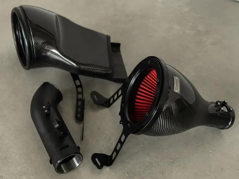 Toyota GR Yaris — Eventuri Carbon Intake